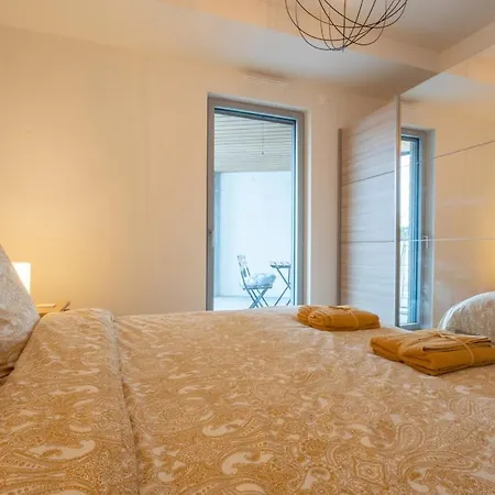 Super Near Basel Parking Privé Alcazar * Saint-Louis (Haut-Rhin)