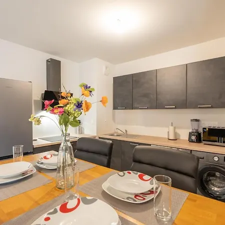 Super Near Basel Parking Privé Alcazar * Saint-Louis (Haut-Rhin)