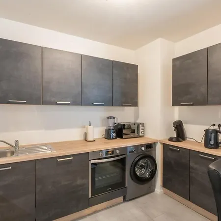 Super Near Basel Parking Privé Alcazar *